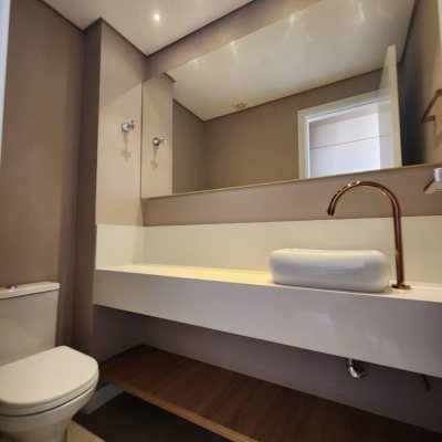 Apartamentos com 60m², 1 quarto (sendo 1 suíte), 1 garagem, no bairro Carvoeira em Florianópolis