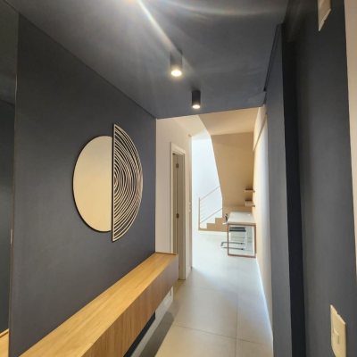Apartamentos com 60m², 1 quarto (sendo 1 suíte), 1 garagem, no bairro Carvoeira em Florianópolis