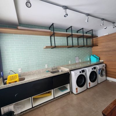 Apartamentos com 60m², 1 quarto (sendo 1 suíte), 1 garagem, no bairro Carvoeira em Florianópolis
