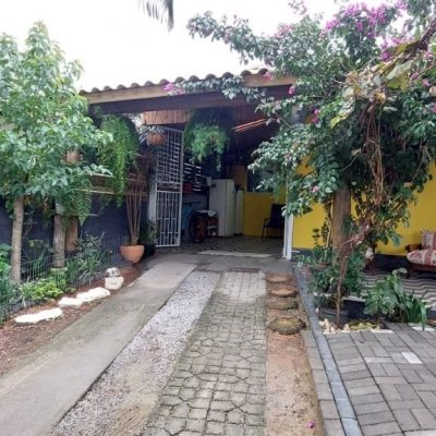 Casa Residencial com 90m², 4 quartos, 2 garagens, no bairro São João Do Rio Vermelho em Florianópolis