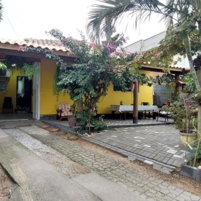 Casa Residencial com 90m², 4 quartos, 2 garagens, no bairro São João Do Rio Vermelho em Florianópolis