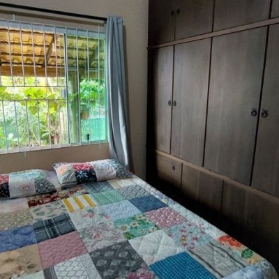 Casa Residencial com 90m², 4 quartos, 2 garagens, no bairro São João Do Rio Vermelho em Florianópolis