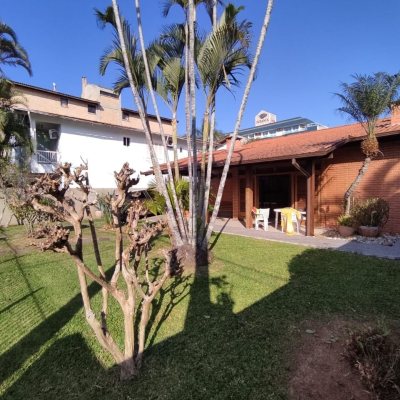 Casa Residencial com 188m², 5 quartos, 1 suíte, 3 garagens, no bairro Ingleses em Florianópolis