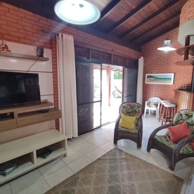 Casa Residencial com 188m², 5 quartos, 1 suíte, 3 garagens, no bairro Ingleses em Florianópolis