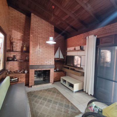 Casa Residencial com 188m², 5 quartos, 1 suíte, 3 garagens, no bairro Ingleses em Florianópolis