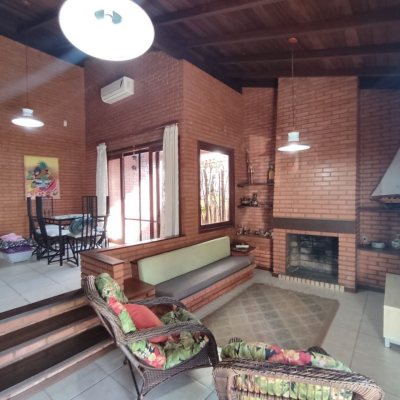 Casa Residencial com 188m², 5 quartos, 1 suíte, 3 garagens, no bairro Ingleses em Florianópolis