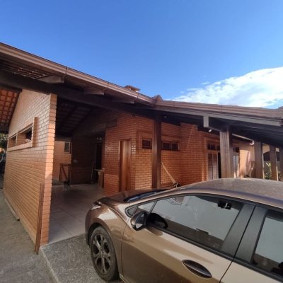 Casa Residencial com 188m², 5 quartos, 1 suíte, 3 garagens, no bairro Ingleses em Florianópolis