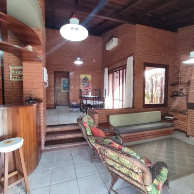 Casa Residencial com 188m², 5 quartos, 1 suíte, 3 garagens, no bairro Ingleses em Florianópolis