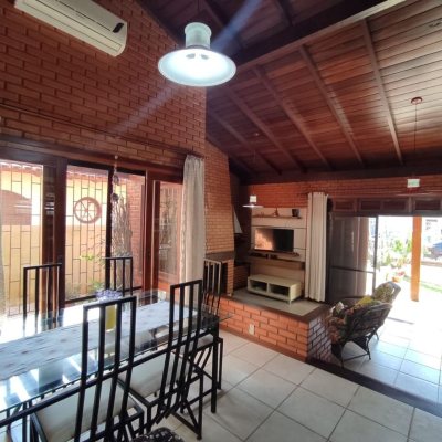 Casa Residencial com 188m², 5 quartos, 1 suíte, 3 garagens, no bairro Ingleses em Florianópolis