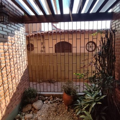 Casa Residencial com 188m², 5 quartos, 1 suíte, 3 garagens, no bairro Ingleses em Florianópolis