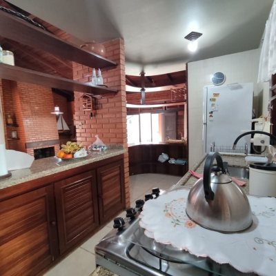 Casa Residencial com 188m², 5 quartos, 1 suíte, 3 garagens, no bairro Ingleses em Florianópolis