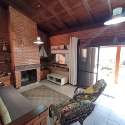 Casa Residencial com 188m², 5 quartos, 1 suíte, 3 garagens, no bairro Ingleses em Florianópolis