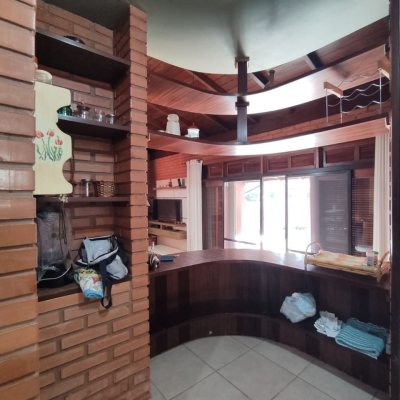 Casa Residencial com 188m², 5 quartos, 1 suíte, 3 garagens, no bairro Ingleses em Florianópolis