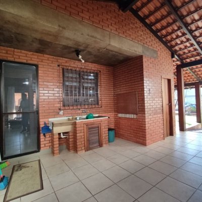 Casa Residencial com 188m², 5 quartos, 1 suíte, 3 garagens, no bairro Ingleses em Florianópolis