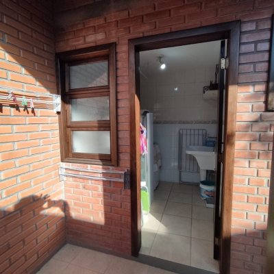 Casa Residencial com 188m², 5 quartos, 1 suíte, 3 garagens, no bairro Ingleses em Florianópolis