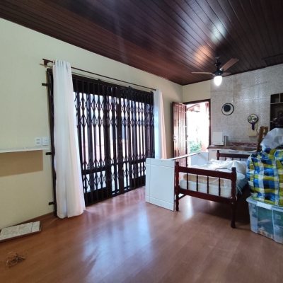 Casa Residencial com 188m², 5 quartos, 1 suíte, 3 garagens, no bairro Ingleses em Florianópolis