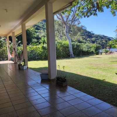 Casa Residencial com 110m², 3 quartos, 2 garagens, no bairro Enseada de Brito em Palhoça