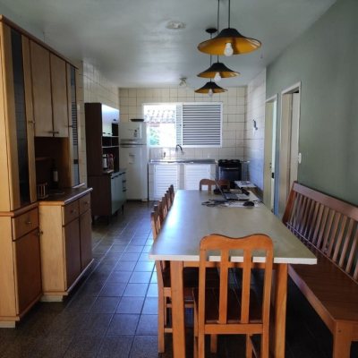 Casa Residencial com 110m², 3 quartos, 2 garagens, no bairro Enseada de Brito em Palhoça