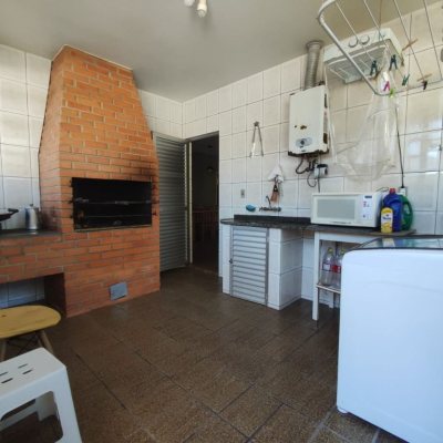 Casa Residencial com 110m², 3 quartos, 2 garagens, no bairro Enseada de Brito em Palhoça