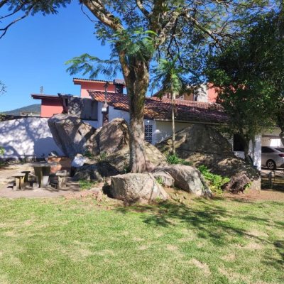Casa Residencial com 110m², 3 quartos, 2 garagens, no bairro Enseada de Brito em Palhoça