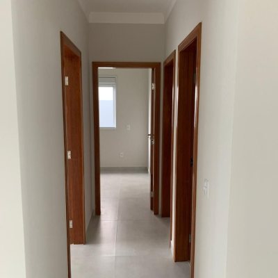 Casa Residencial com 116m², 3 quartos, 1 suíte, 2 garagens, no bairro Forquilhas em São José