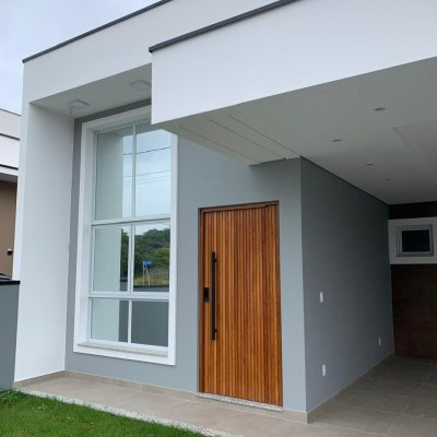 Casa Residencial com 116m², 3 quartos, 1 suíte, 2 garagens, no bairro Forquilhas em São José