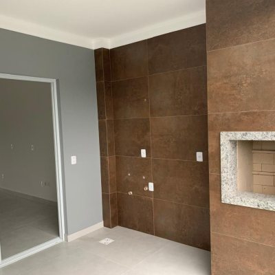 Casa Residencial com 116m², 3 quartos, 1 suíte, 2 garagens, no bairro Forquilhas em São José