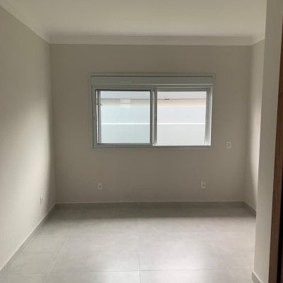 Casa Residencial com 116m², 3 quartos, 1 suíte, 2 garagens, no bairro Forquilhas em São José