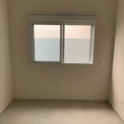 Casa Residencial com 116m², 3 quartos, 1 suíte, 2 garagens, no bairro Forquilhas em São José