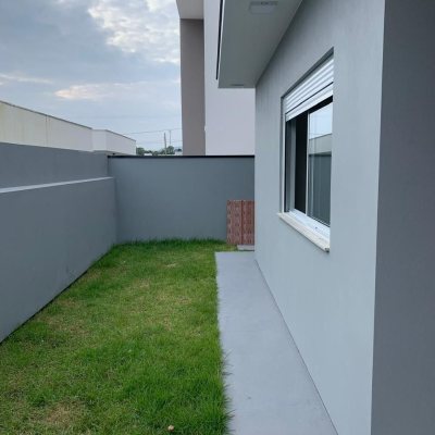 Casa Residencial com 116m², 3 quartos, 1 suíte, 2 garagens, no bairro Forquilhas em São José