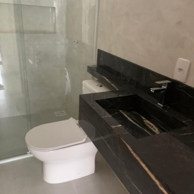 Casa Residencial com 116m², 3 quartos, 1 suíte, 2 garagens, no bairro Forquilhas em São José