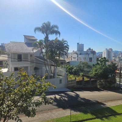 Casa Residencial com 350m², 4 quartos, 3 suítes, 2 garagens, no bairro Canto em Florianópolis