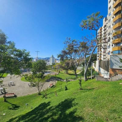 Casa Residencial com 350m², 4 quartos, 3 suítes, 2 garagens, no bairro Canto em Florianópolis