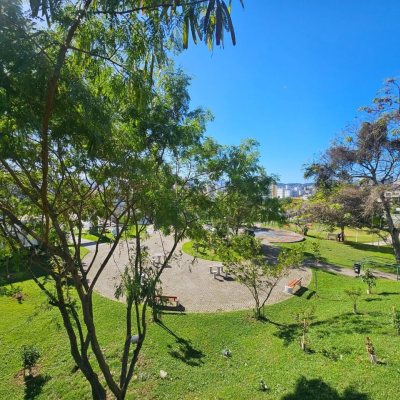 Casa Residencial com 350m², 4 quartos, 3 suítes, 2 garagens, no bairro Canto em Florianópolis