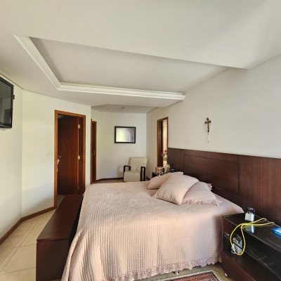 Casa Residencial com 350m², 4 quartos, 3 suítes, 2 garagens, no bairro Canto em Florianópolis