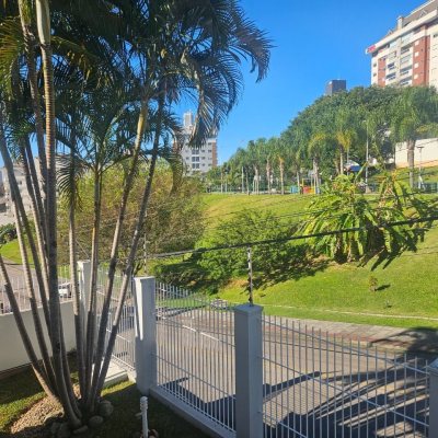 Casa Residencial com 350m², 4 quartos, 3 suítes, 2 garagens, no bairro Canto em Florianópolis