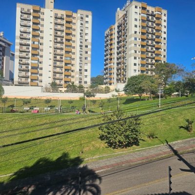 Casa Residencial com 350m², 4 quartos, 3 suítes, 2 garagens, no bairro Canto em Florianópolis