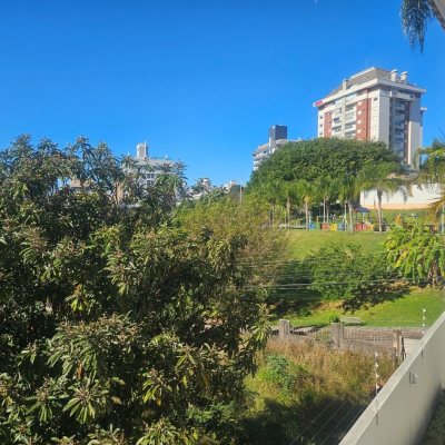 Casa Residencial com 350m², 4 quartos, 3 suítes, 2 garagens, no bairro Canto em Florianópolis