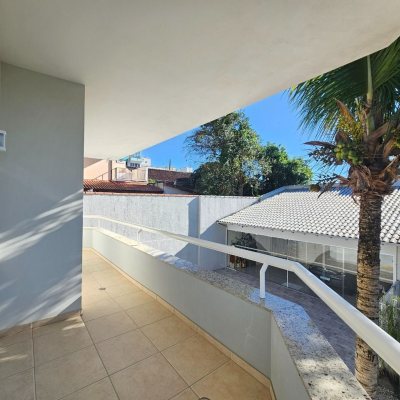 Casa Residencial com 350m², 4 quartos, 3 suítes, 2 garagens, no bairro Canto em Florianópolis