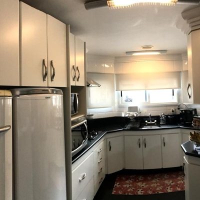 Casa Residencial com 350m², 4 quartos, 3 suítes, 2 garagens, no bairro Canto em Florianópolis