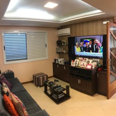 Casa Residencial com 350m², 4 quartos, 3 suítes, 2 garagens, no bairro Canto em Florianópolis