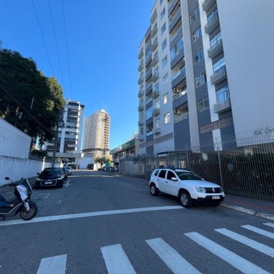 Apartamentos com 79m², 3 quartos, 1 garagem, no bairro Campinas em São José