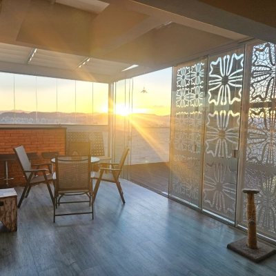 Cobertura com 170m², 3 quartos, 3 suítes, 2 garagens, no bairro Capoeiras em Florianópolis