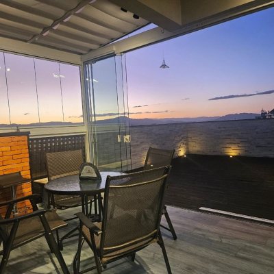 Cobertura com 170m², 3 quartos, 3 suítes, 2 garagens, no bairro Capoeiras em Florianópolis