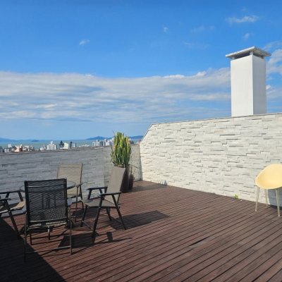 Cobertura com 170m², 3 quartos, 3 suítes, 2 garagens, no bairro Capoeiras em Florianópolis