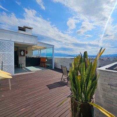Cobertura com 170m², 3 quartos, 3 suítes, 2 garagens, no bairro Capoeiras em Florianópolis