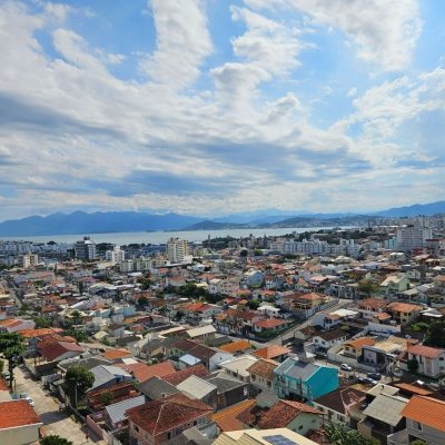 Cobertura com 170m², 3 quartos, 3 suítes, 2 garagens, no bairro Capoeiras em Florianópolis