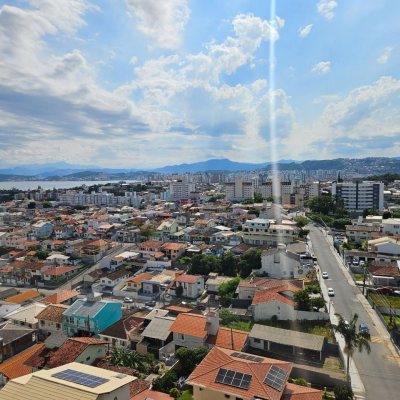 Cobertura com 170m², 3 quartos, 3 suítes, 2 garagens, no bairro Capoeiras em Florianópolis