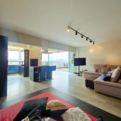 Cobertura com 170m², 3 quartos, 3 suítes, 2 garagens, no bairro Capoeiras em Florianópolis