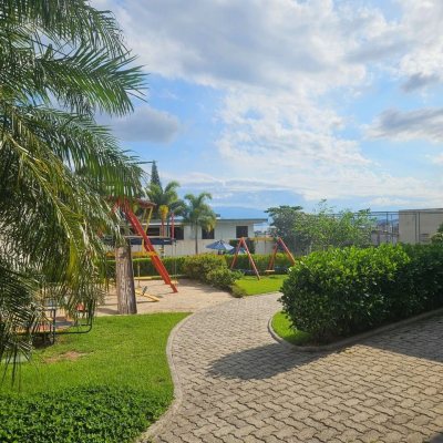 Cobertura com 170m², 3 quartos, 3 suítes, 2 garagens, no bairro Capoeiras em Florianópolis